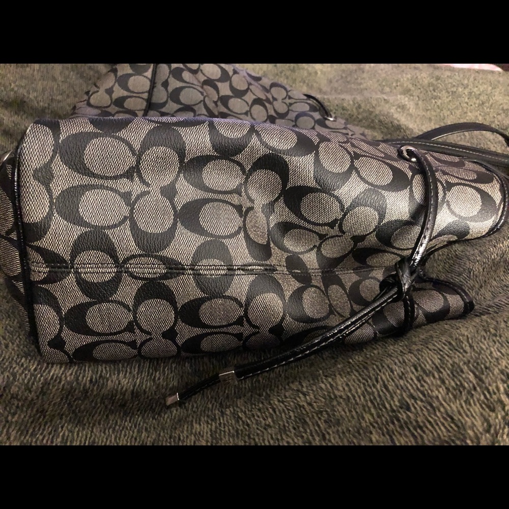 Tote - Picture 6 of 7